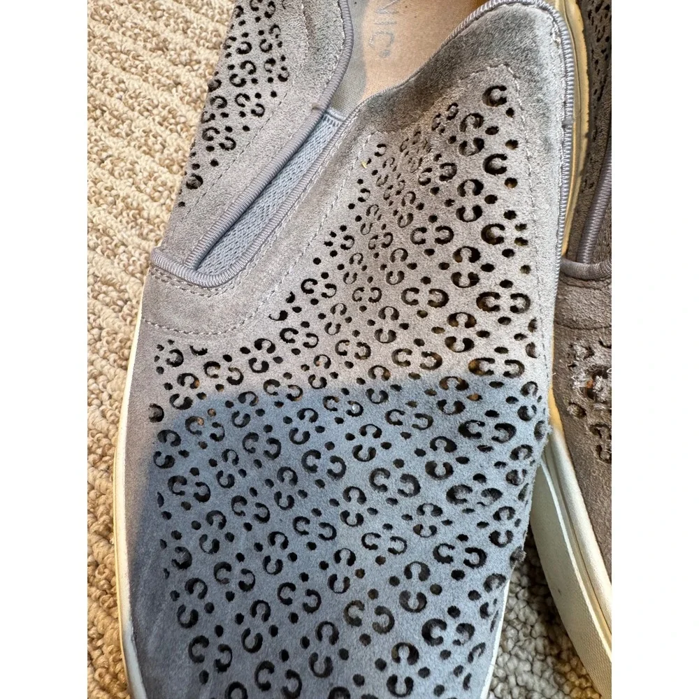 Vionic casual style perforated